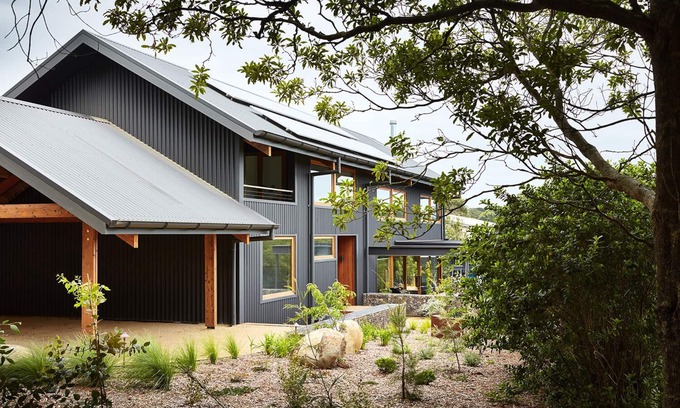 Main Ridge House | Architecturally designed stunning house close to peninsula wineries & beaches