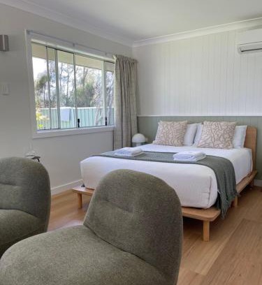 Burrill Lake Hotel | Archy's on the Lake