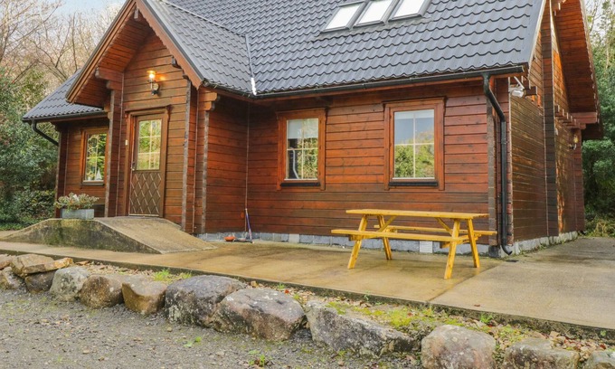 Ballinagleragh Cabin | ARDCUILLEAN, pet friendly in Ballinaglera, County Leitrim