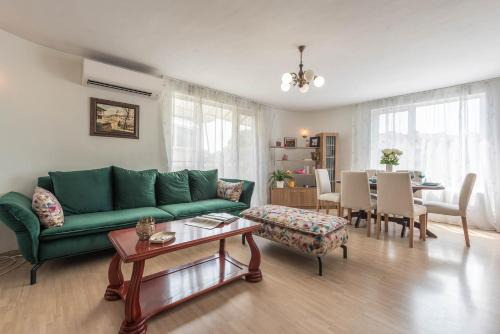 Varna City Centre Apartment | Aristocratic to the Sea Garden