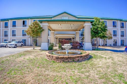 Jonesboro Hotel | Ark Suites By OYO Jonesboro I-555