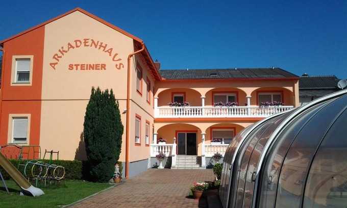 Podersdorf am See Bed & Breakfast | Arkadenhaus Steiner