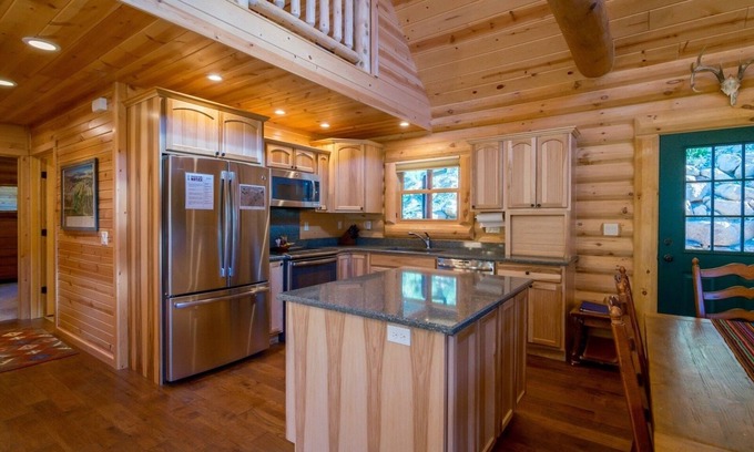 Windcliff Estates House | Armstrong Luxury Log Vacation At Windcliff 4 Bedroom Home by RedAwning