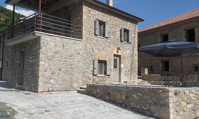 Zarouhla Apartment | AROANIA suites