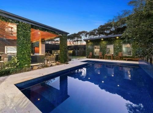 Rye House | Aroha Moana - Luxe Entertainer with Pool & Sauna