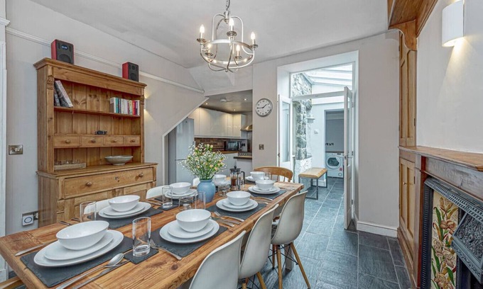 Dolgellau House | Arran Villas · Character Townhouse in Town Centre & Superb Views