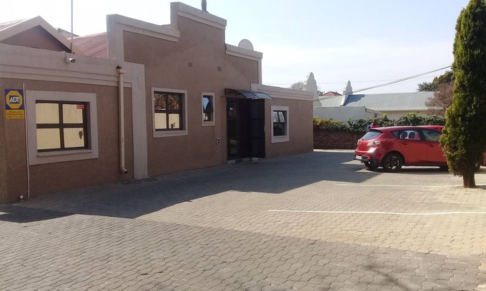 Greater Johannesburg Metropolitan Area Cabin | Arrive as Guests, Leave as friends.