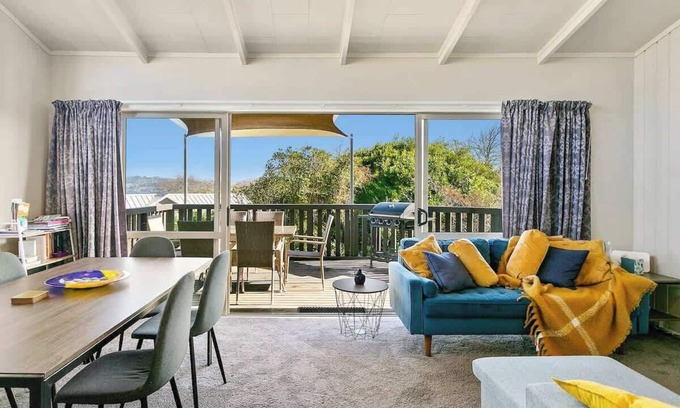 Waipahihi House | Arrowsmith · Mercy of Lake Taupo family friendly in the heart of Taupo
