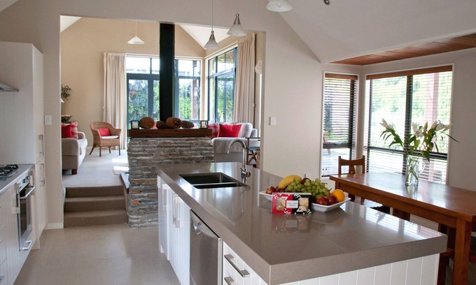 Arrowtown House | Arrowtown - modern, spacious holiday home