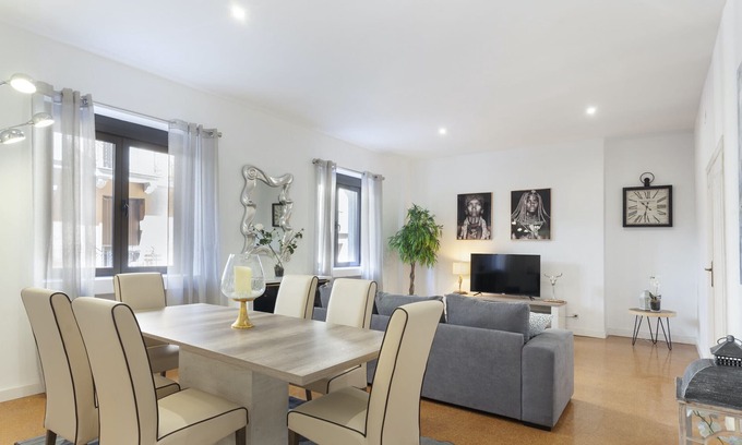 Embajadores Apartment | Artes Exclusive II apartment in Madrid