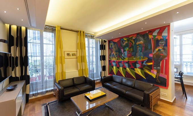 Les Halles Apartment | Artirama, 2Ch/1Sdb, sleeps 4