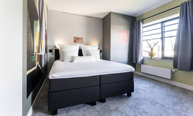 Centrum Apartment | Artist-inspired suite for 2 with king bed, private kitchen, air conditioning, and modern comforts. Perfect for couples, solo travelers, or business stays.