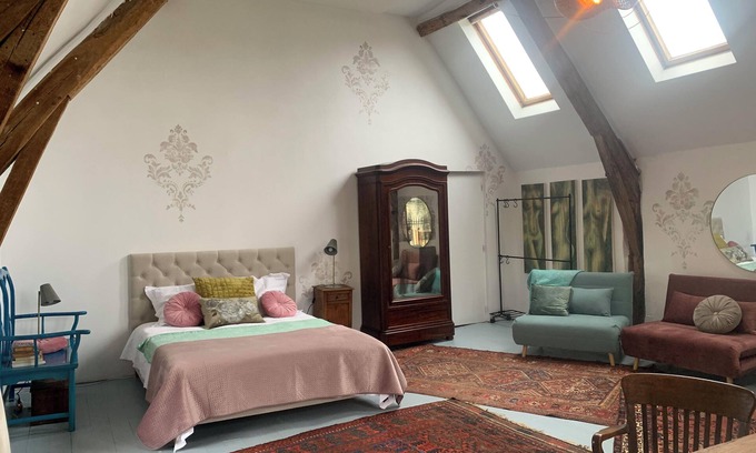 Foissac House | Artist Studio Gite in Charming Barn, at Chateau Mas de Pradie, Foissac.