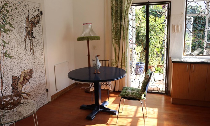Orange Grove Apartment | Artistic home from home - Stunning and cosy suite