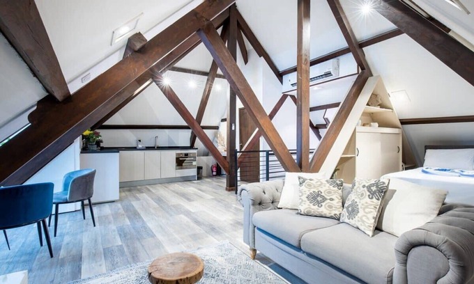 Pietermaai District Apartment | Artistic Townhouse at Wilhelmina Square Willemstad