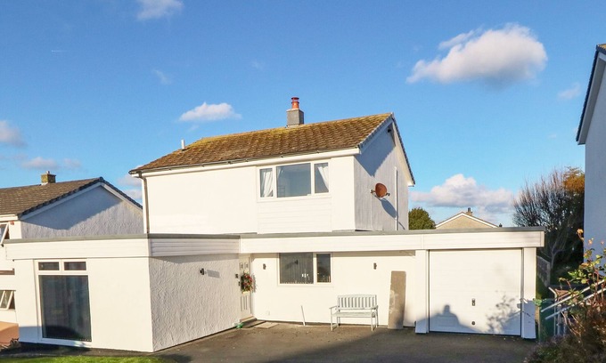 Cemaes Bay House | ARTRO, pet friendly, country holiday cottage in Cemaes Bay