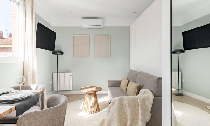 Ciudad Lineal Apartment | Arturo Soria Stays by Charming VIII - newly renovated, Parking