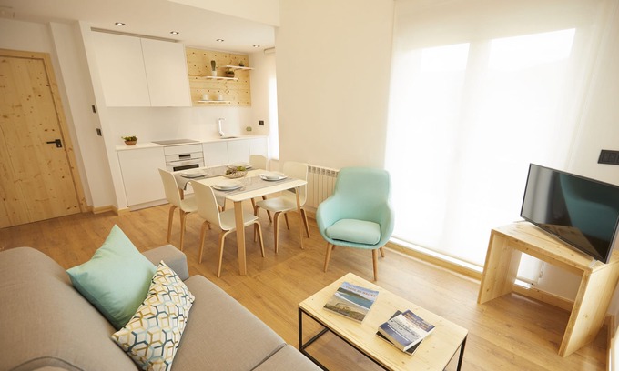 Covas Apartment | Arumes do mar e montaña, Apartment with sea and mountain views with terrace
