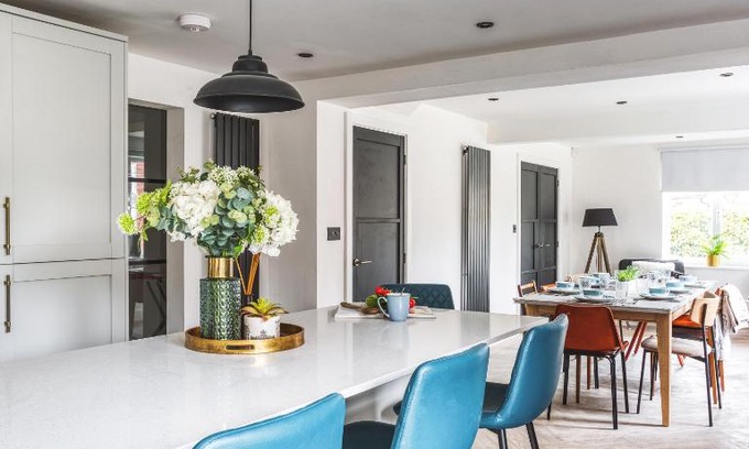 Little Eaton House | As Seen On TV ! Stunning, Virgin media, 6 cars, workspaces, high speed internet