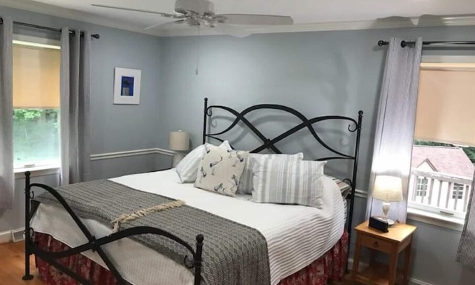 Hood House | As the Crow Flies B&B