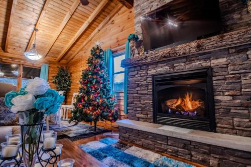 Mount Nebo House | Ascension Cabin - hot tub, fire pit, babbling brook