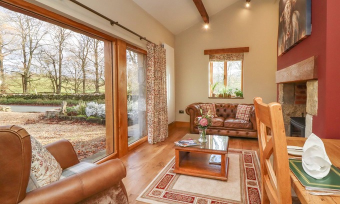 Bell Busk Cottage | ASH COTTAGE, with a garden in Gargrave