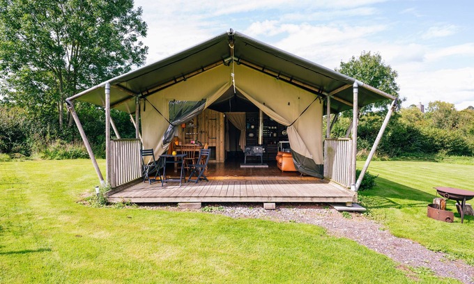 Honiton Cottage | ASH, pet friendly, character holiday cottage, with hot tub in Dalwood