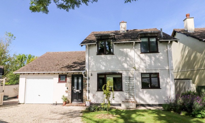 Bradworthy Cottage | ASH TREE COTTAGE, family friendly, with a garden in Bradworthy