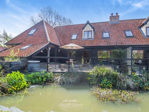 Bungay Apartment | Ash - Uk49524