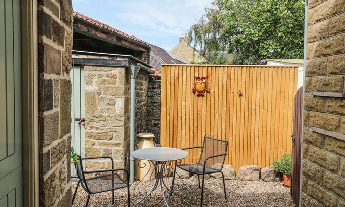 Kirkby Malzeard Cottage | ASHKNOTT COTTAGE, pet friendly, with open fire in Kirkby Malzeard