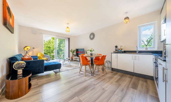 Staines Apartment | Ashview 8 - Heathrow - Business - Free Parking
