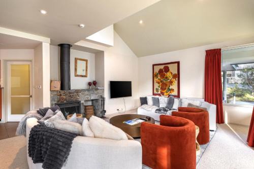 Thredbo Ski Chalet | Aspect 5 Chalet a stones throw from all Thredbo has to offer
