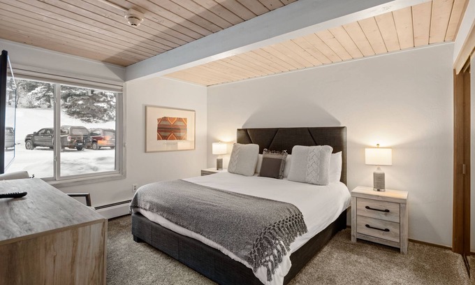 Aspen Condo | Aspen Alps 2 Bedroom, 3 Bath Condo - Steps away from Aspen Mountain