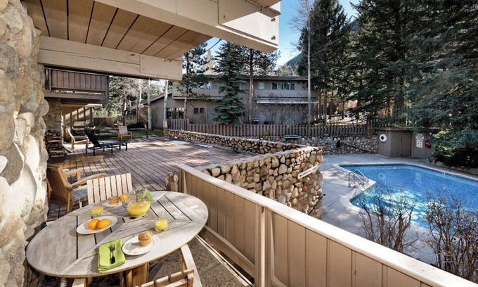 Aspen Condo | Aspen Alps Exclusive Two Bedroom Condo - walking distance to town