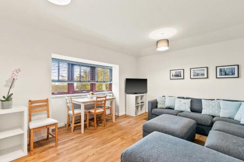 Helensburgh Apartment | Aspen Apartment