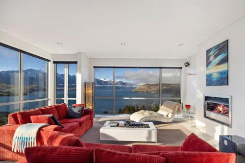 Kapiti Island House | Aspen Heights Villa Queenstown New Zealand