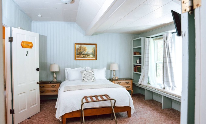 Etna Bed & Breakfast | Aspen Room