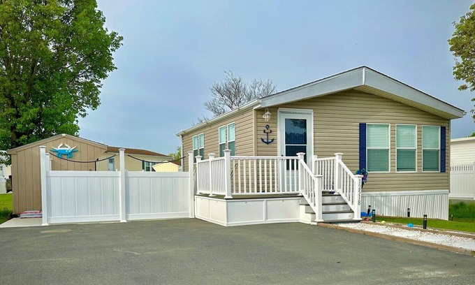 Assateague Pointe House | Assateague Pointe 2 br/1 ba 2 outdoor pools -in WOC.