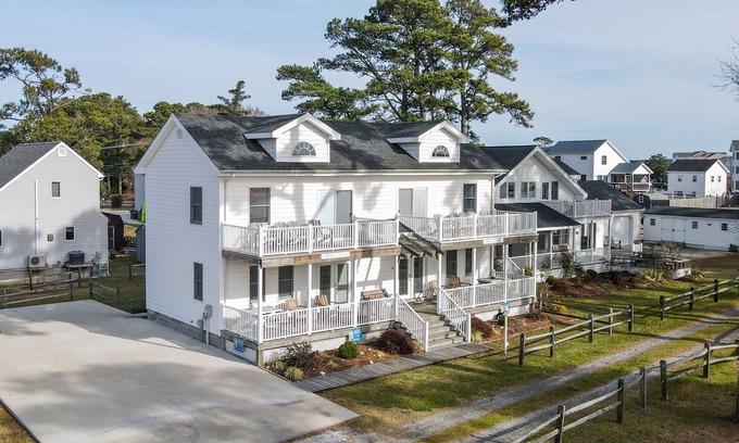 Chincoteague House | Assateague Overlook - Water views w/public dock!