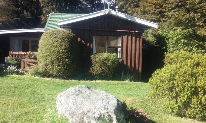 St. Arnaud House | Astelia Cottage, on Bridge St