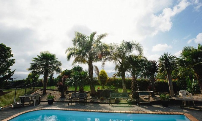 Katikati Hotel | ASURE Kaimai View Motel