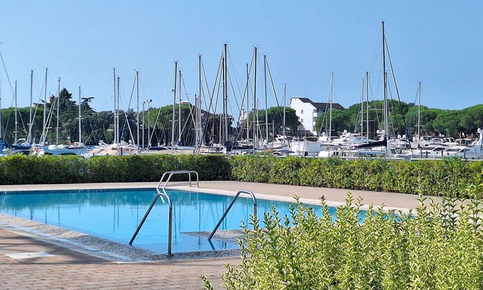 Aprilia Marittima Villa | At 04 km from the beach villetta with use of swimming pool inserted in nautical context.