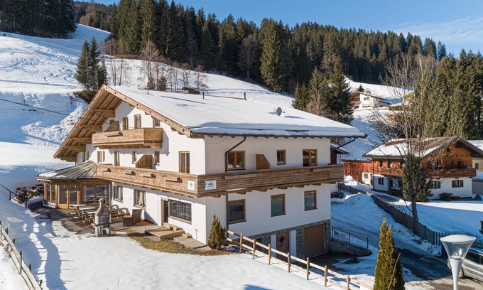 Kelchsau Ski Chalet | Fantastic group house with cinema and sauna