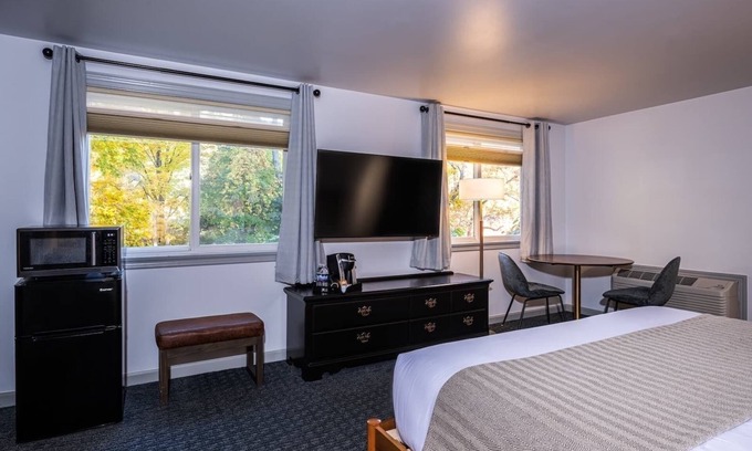 Peterborough Condo | At Riverhouse you will find a home away from home!