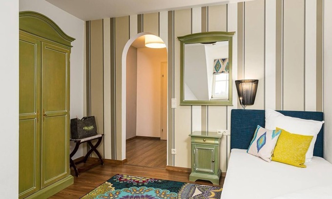 Saalfelden am Steinernen Meer House | Single room with box spring bed (120 x 200 cm) - Design Hotel Die Hindenburg