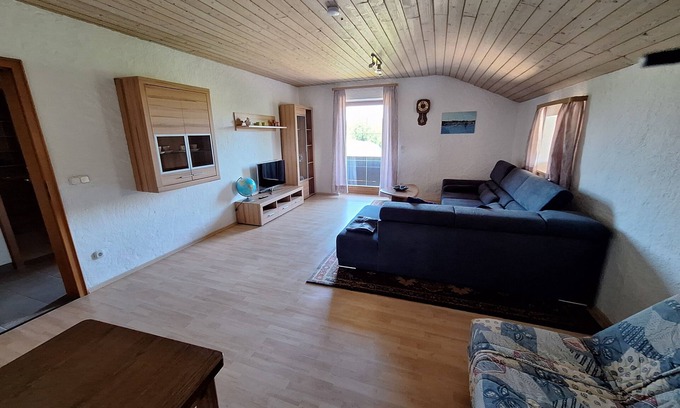 Pittenhart Apartment | At the Wegmacher with balcony