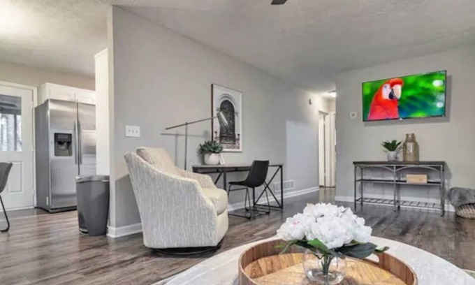 Acworth House | ATH - Sleeps 6 - 3 Beds - Pet friendly - Dustin