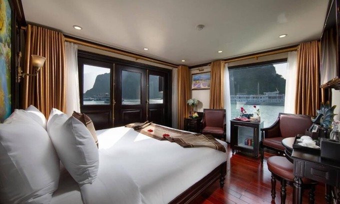 Bai Chay Boat Rental | Athena Royal Cruise w/1 Double or 2 Twin Beds