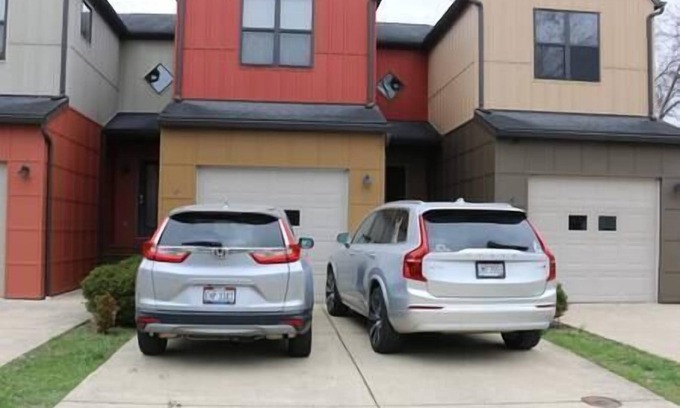 Athens House | Athens city townhouse, 3 bedrooms, 2.5 baths, FREE Wi-Fi, FREE Parking, Deck, 18