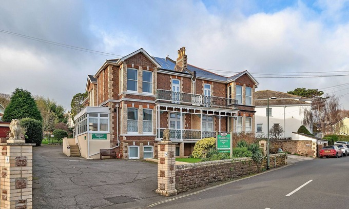 Roundham Apartment | Atherfield Apartments No. 6 - Tree Tops